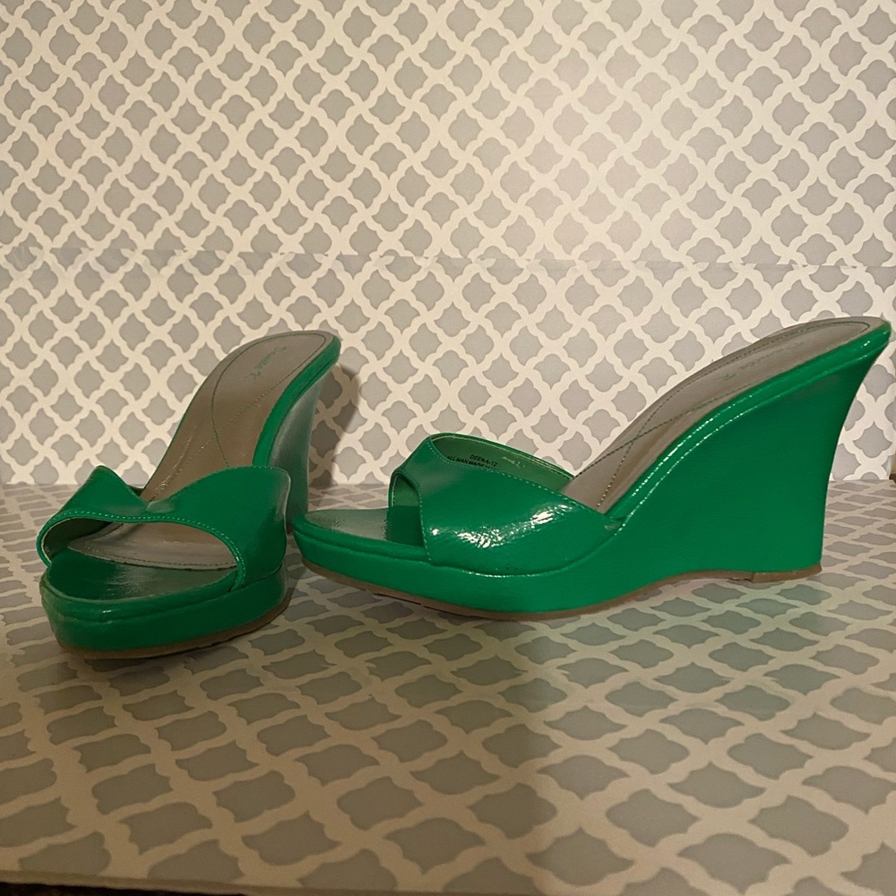 Kelly Green Damita K slide on heels sz 10